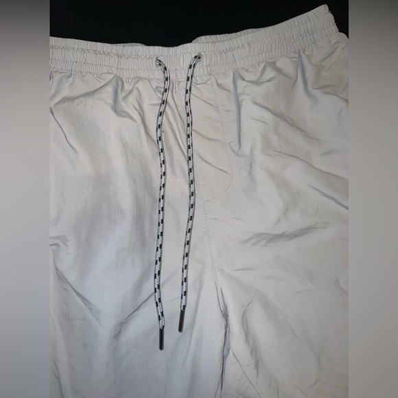 Original Use Men’s Woven Gray Cargo Shorts Size Medium Like New - Picture 3 of 6